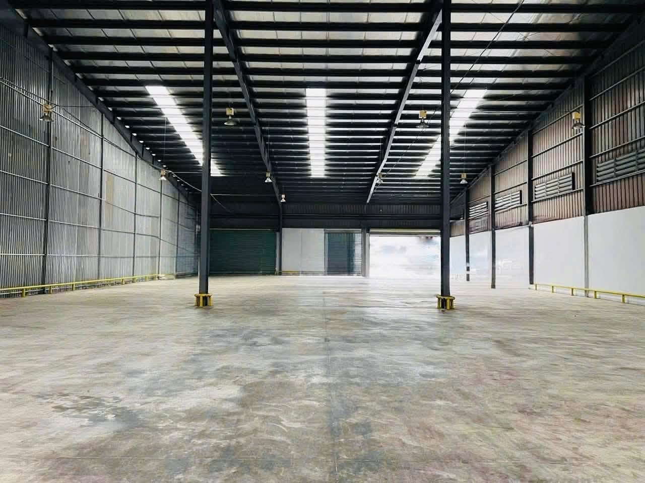 Cho thuê kho xưởng có DOCK, có sân bãi rộng, trong Khu công nghiệp Tân Phú Thạnh